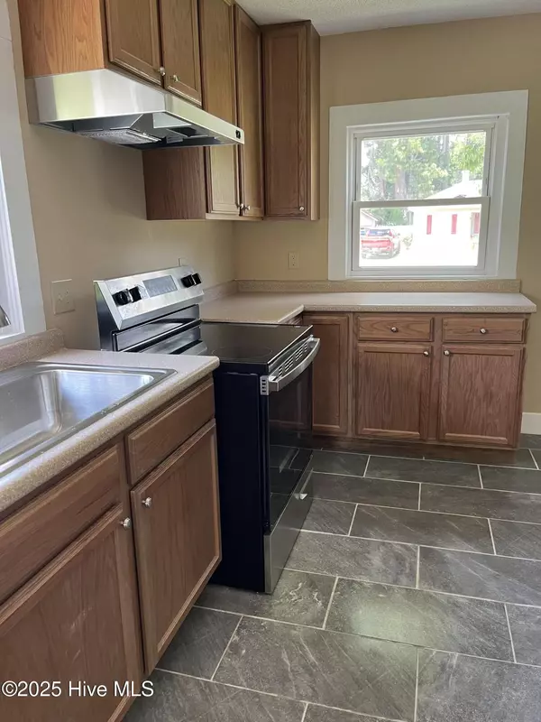 Clinton, NC 28328,704 W Cutchin ST