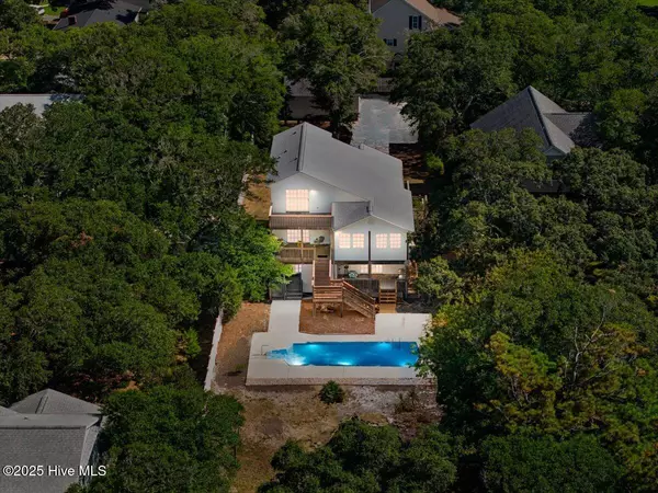 Oak Island, NC 28465,117 SE 4th ST