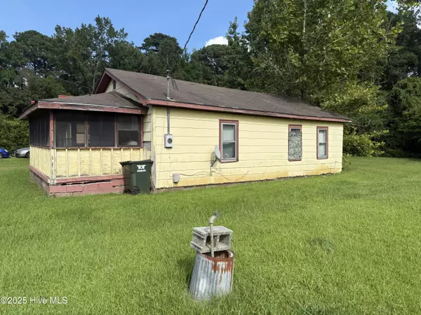 Rose Hill, NC 28458,217 W South ST