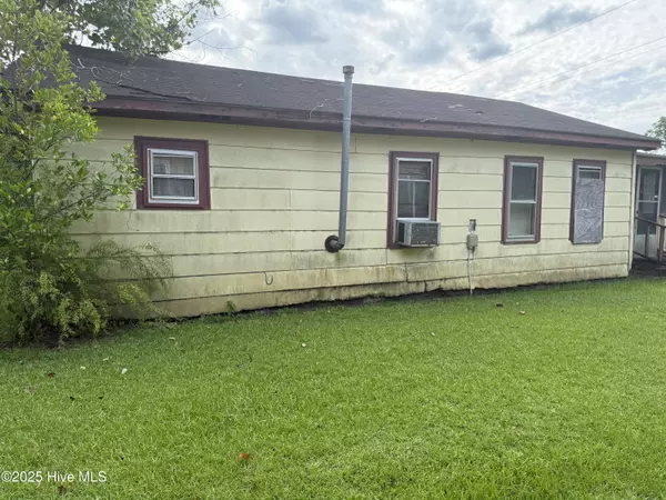 Rose Hill, NC 28458,217 W South ST