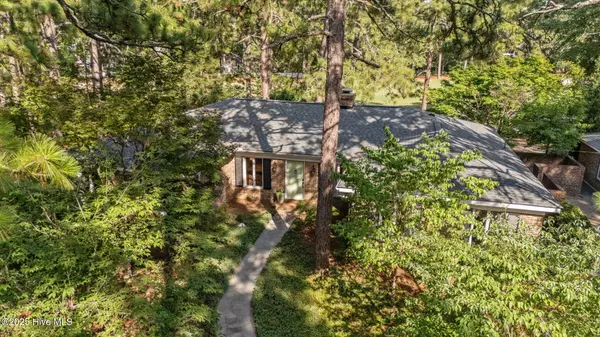 525 Fairway DR, Southern Pines, NC 28387