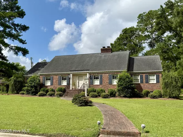 Williamston, NC 27892,901 School DR