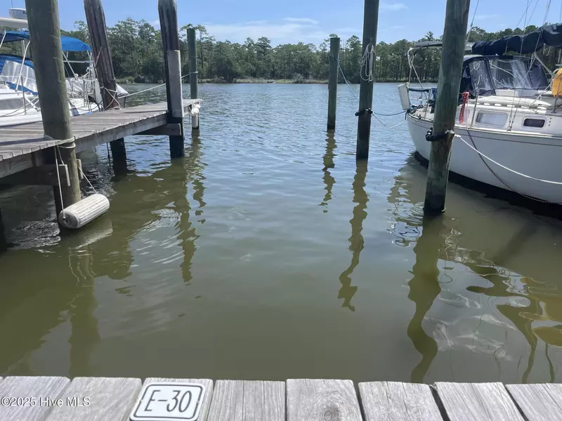 414 Whittaker Point RD #E-30, Oriental, NC 28571