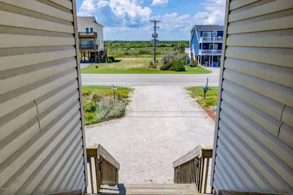 North Topsail Beach, NC 28460,3800 Island DR