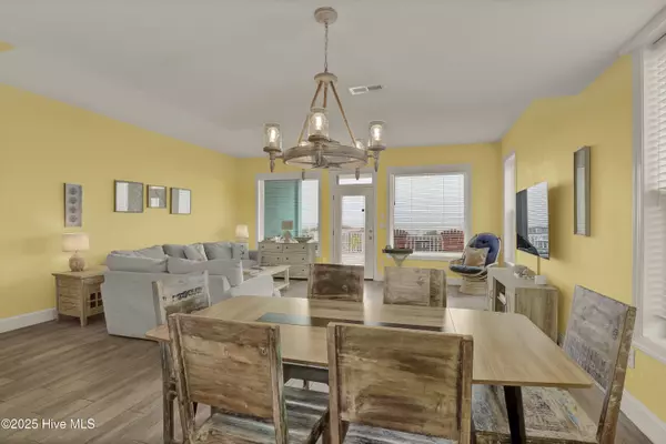 North Topsail Beach, NC 28460,3974 Island DR