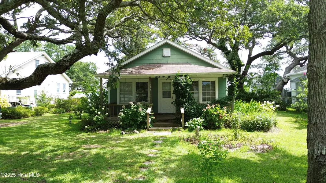 107 Lennoxville Point RD, Beaufort, NC 28516