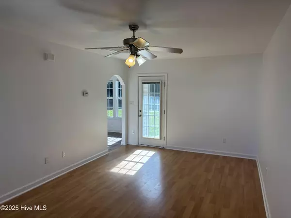 Hubert, NC 28539,215 Rudolph LN