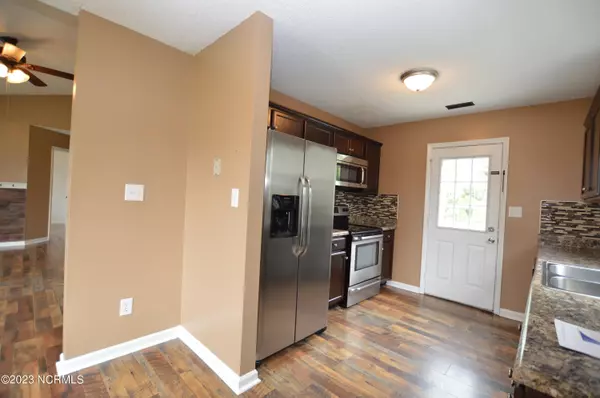 Hubert, NC 28539,162 Parnell RD