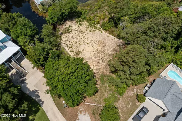 Emerald Isle, NC 28594,302 Friendship CT