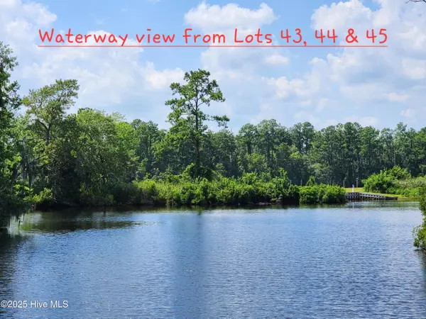 New Bern, NC 28562,241 Highwood LN
