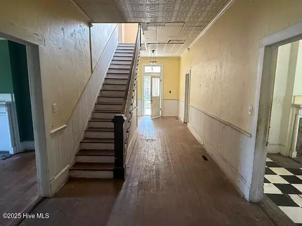Kinston, NC 28501,606 College ST
