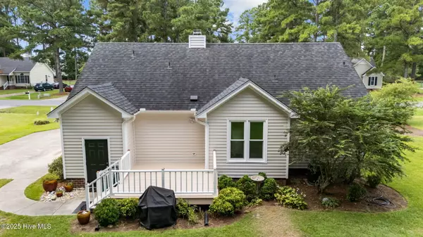 Winterville, NC 28590,674 Fox Chase LN