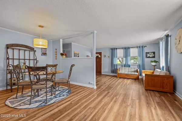 Swansboro, NC 28584,651 W Shore DR