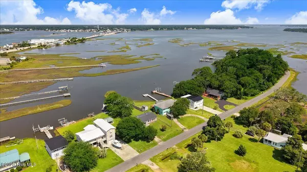 Cedar Point, NC 28584,123 Cedar LN