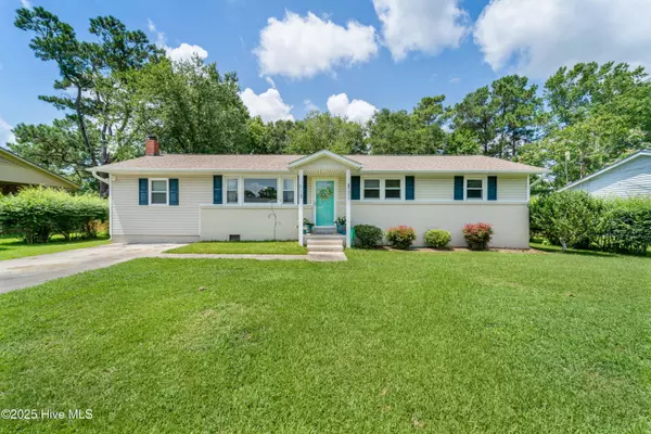 715 W Phillips DR, Swansboro, NC 28584