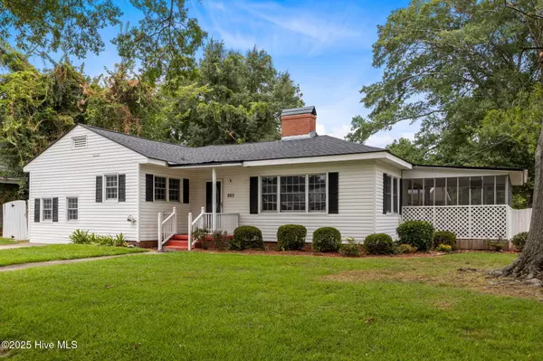 203 Arlington CIR, Greenville, NC 27834