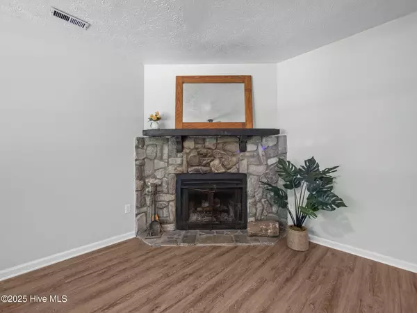 Hubert, NC 28539,1011 Sand Ridge RD