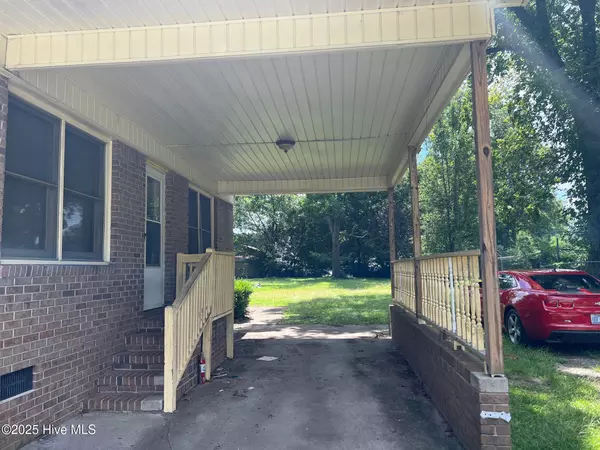 Williamston, NC 27892,413 W Church ST