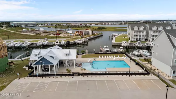 Beaufort, NC 28516,200 Olde Towne Yacht Club Drive #6