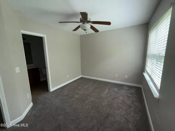 Hubert, NC 28539,306 Burley DR #3