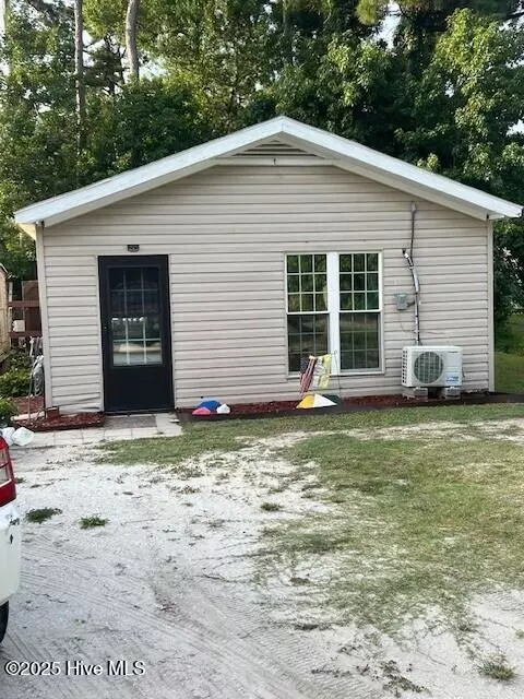 Gloucester, NC 28528,112 Live Oak ST