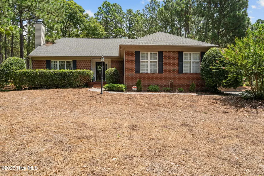 265 Longleaf DR, West End, NC 27376