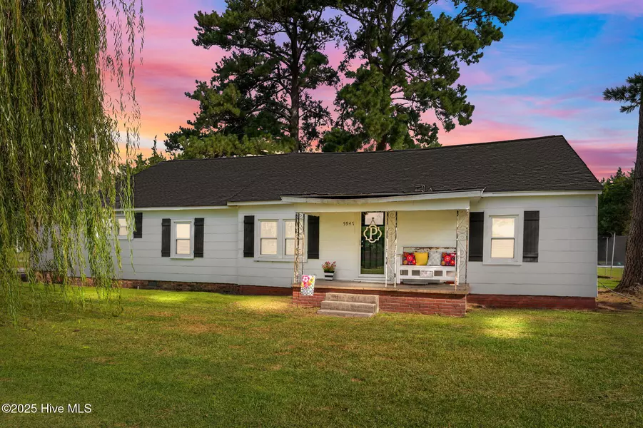 5947 Elks RD, Grimesland, NC 27837