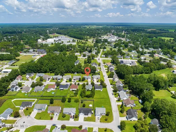 Newport, NC 28570,202 Two Oaks CT