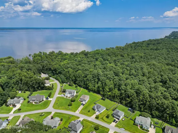 New Bern, NC 28560,303 Calico DR