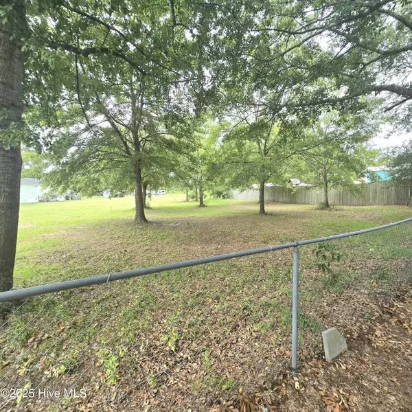 Holly Ridge, NC 28445,206 Holden RD