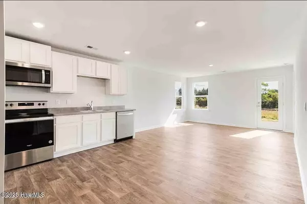 Bolivia, NC 28422,1455 W Black Squirrel LN