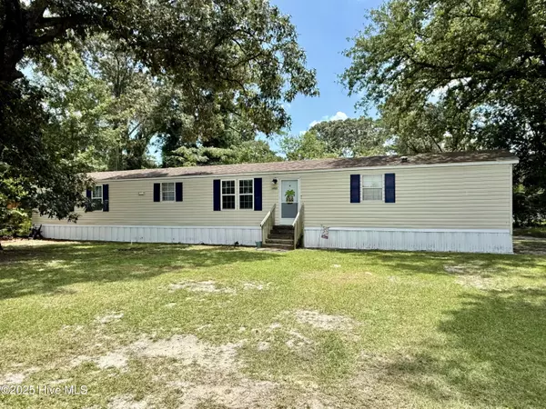 1955 Catherine Lake RD, Richlands, NC 28574