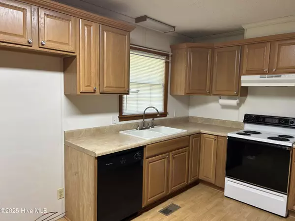 Maxton, NC 28364,204 Lane ST
