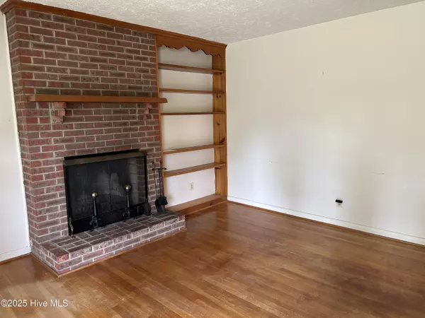 Maxton, NC 28364,204 Lane ST