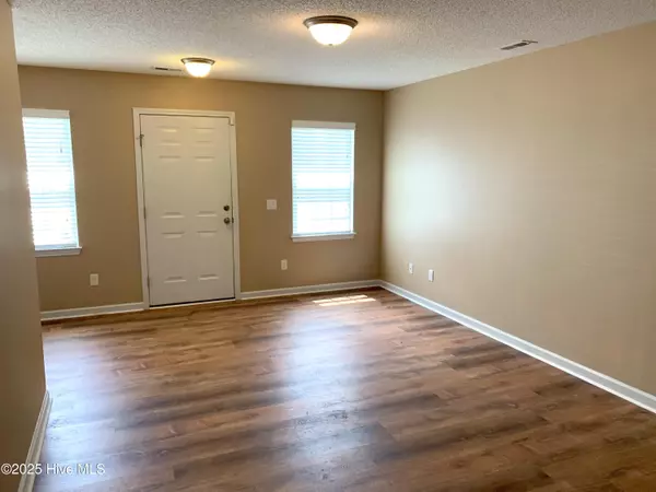 Hubert, NC 28539,201-3 Lanieve CT