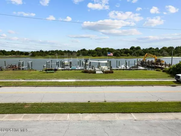 Beaufort, NC 28516,1011 Front ST #3a