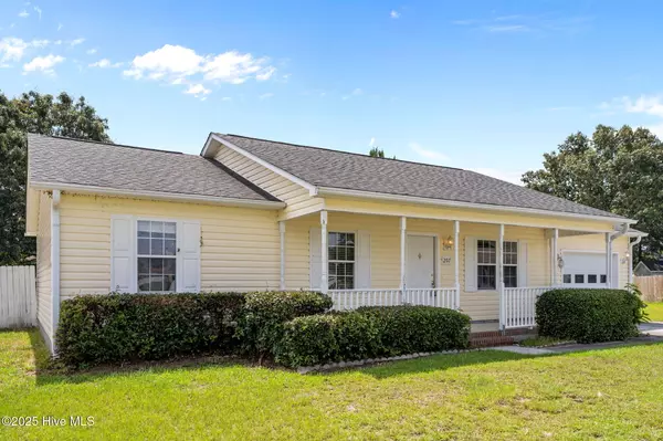 Richlands, NC 28574,207 Candler CT