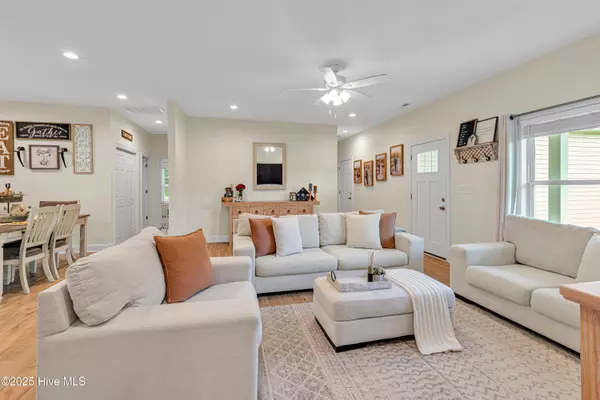 Jacksonville, NC 28540,604 Hobbs DR