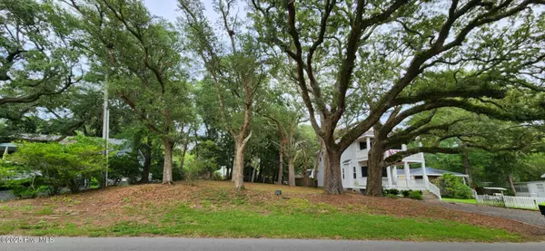 716 N Atlantic AVE, Southport, NC 28461