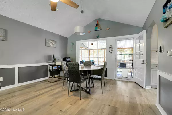 Oak Island, NC 28465,206 NE 51st ST