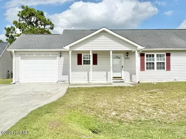 202 Faison LN, Hubert, NC 28539