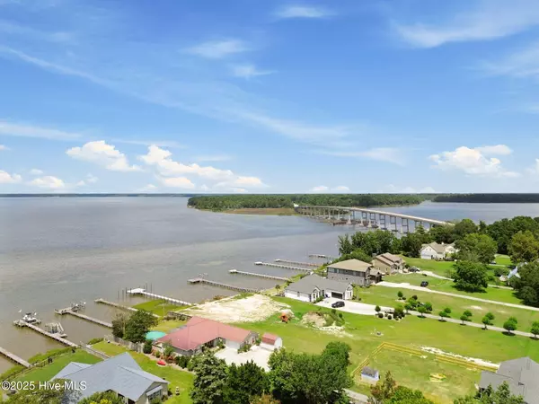 Sneads Ferry, NC 28460,132 Gemstone DR