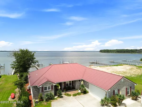 132 Gemstone DR, Sneads Ferry, NC 28460
