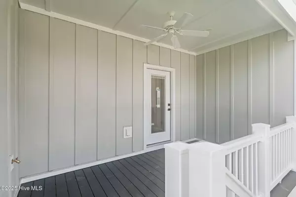 Oak Island, NC 28465,104 NE 36th ST