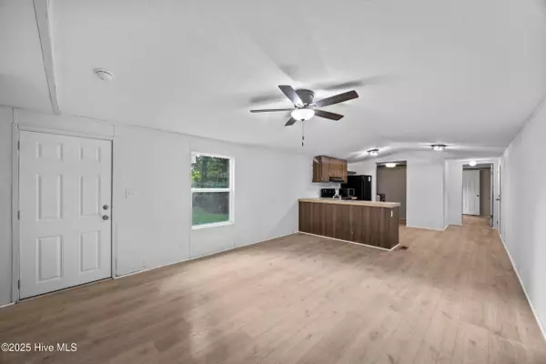 Burgaw, NC 28425,325 Messer Loop RD