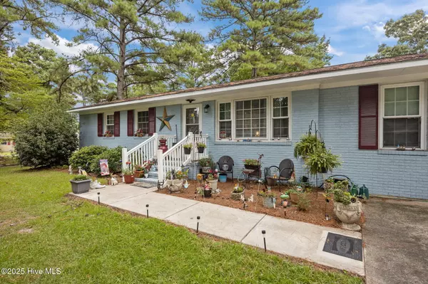 1410 Red Robin LN, New Bern, NC 28562