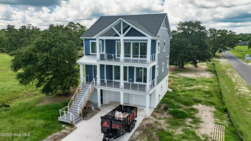 600 Salt Grass CT, Holly Ridge, NC 28445