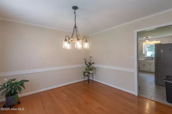 Elizabeth City, NC 27909,102 Hunters TRL E