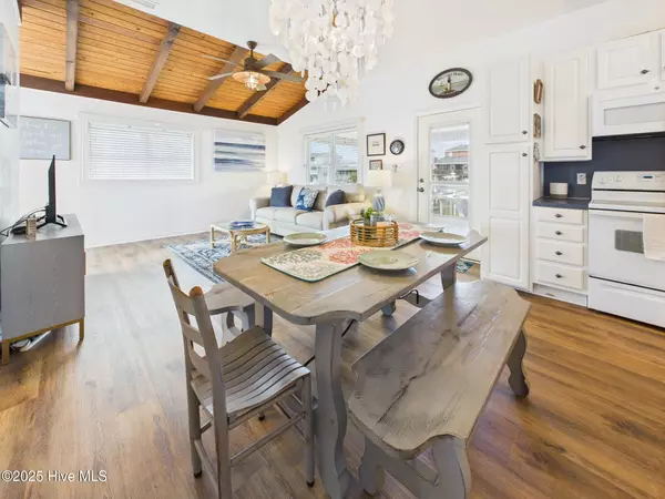 Holden Beach, NC 28462,117 Salisbury ST