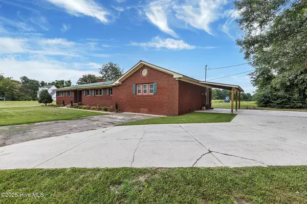 Beulaville, NC 28518,293 Old Chinquapin RD